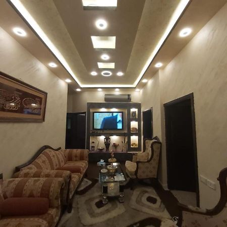 Jarajreh Apartments/ Hotel Ель-Карак Екстер'єр фото